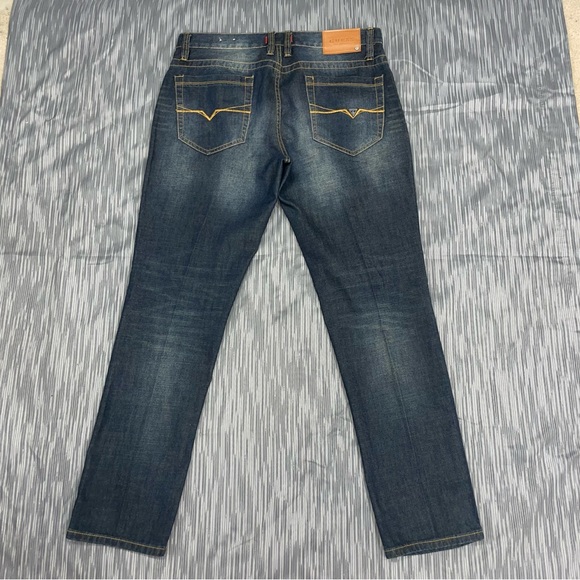 Guess Medium Rise Tapared Slim Haisted Fit Jean Size 34
Excellent Condition - Picture 10 of 14